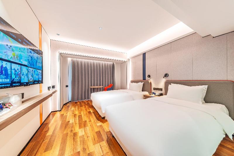 Holiday Inn Express Chengde Downtown image