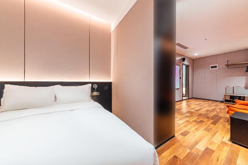 Holiday Inn Express Chengde Downtown image