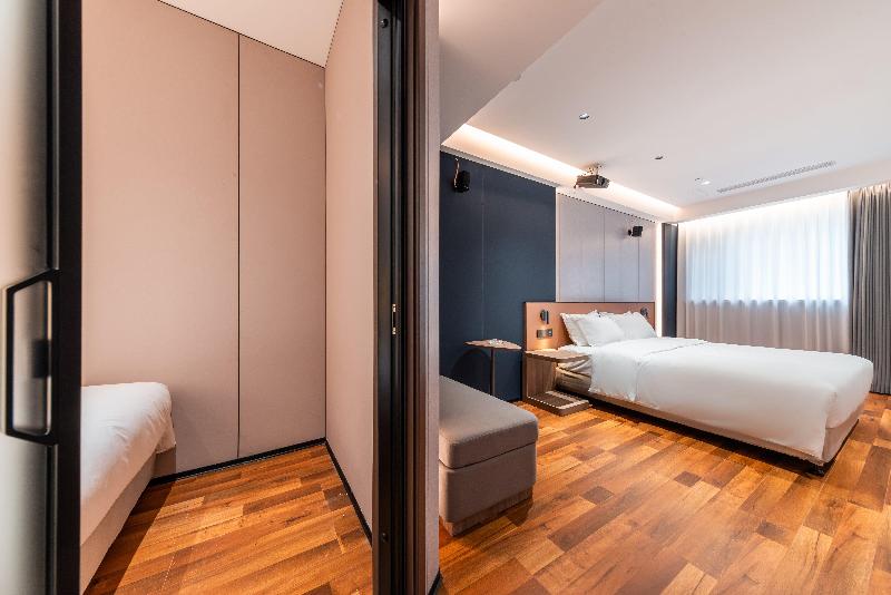 Holiday Inn Express Chengde Downtown image