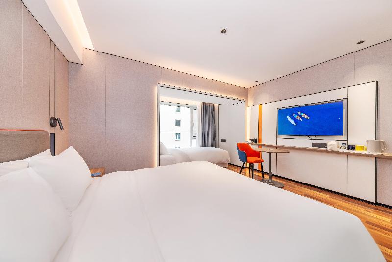 Holiday Inn Express Chengde Downtown image