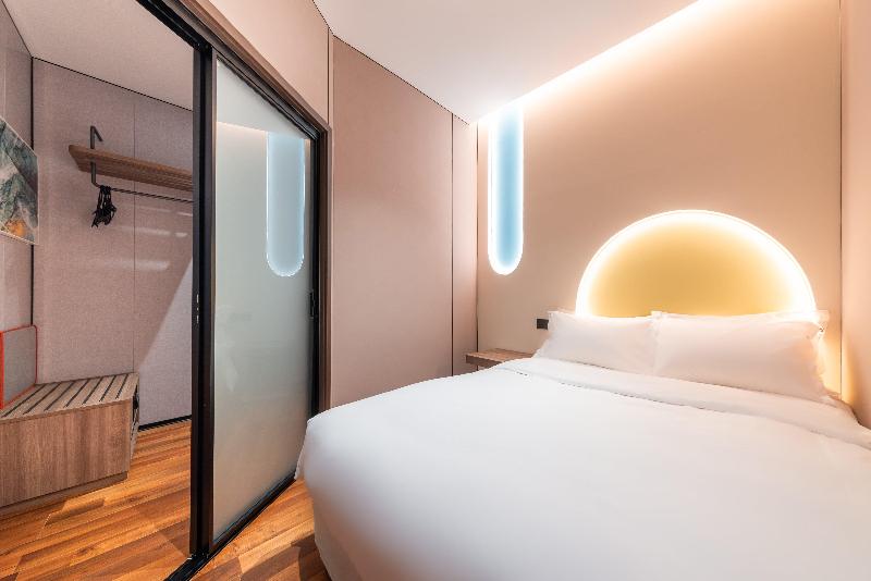 Holiday Inn Express Chengde Downtown image