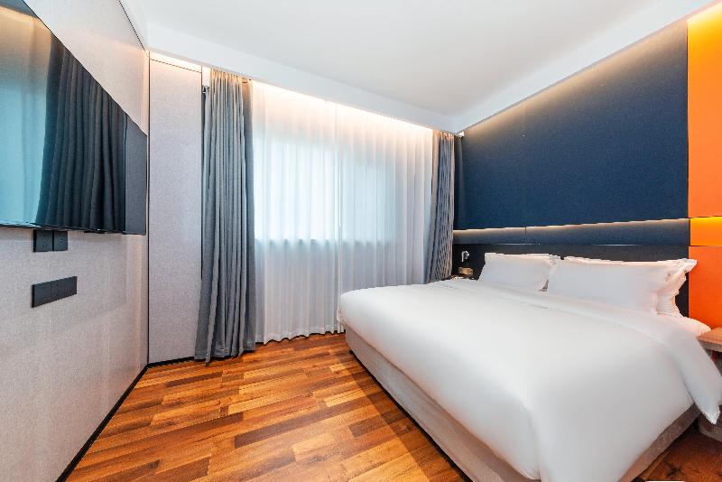Holiday Inn Express Chengde Downtown image