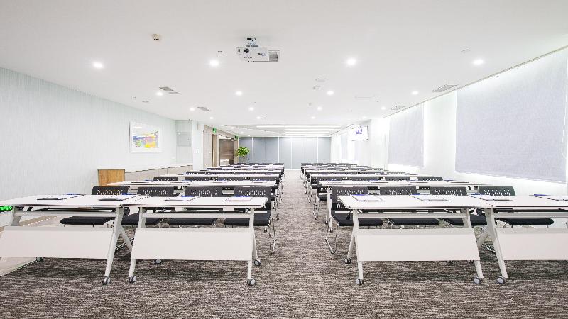 Holiday Inn Express Chifeng Hongshan image
