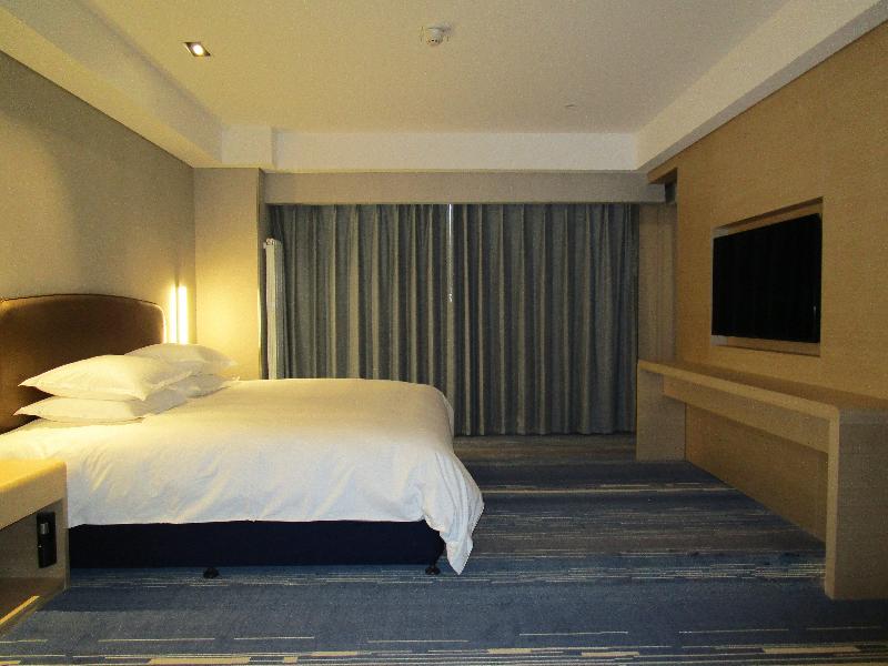 Holiday Inn Express Chifeng Hongshan image