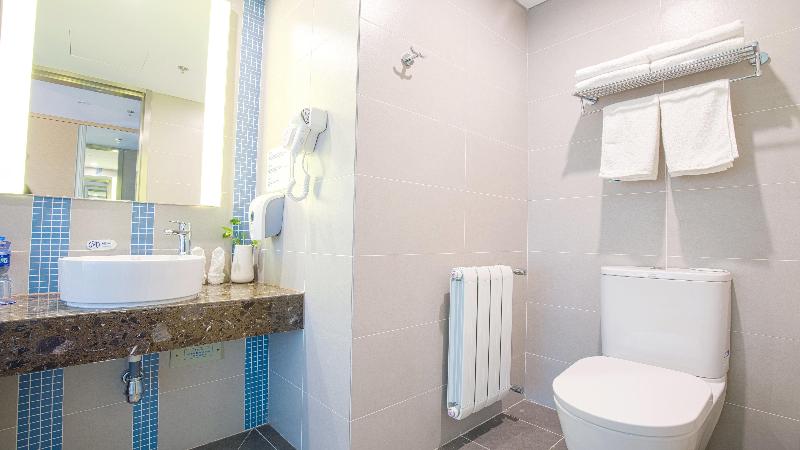 Holiday Inn Express Chifeng Hongshan image
