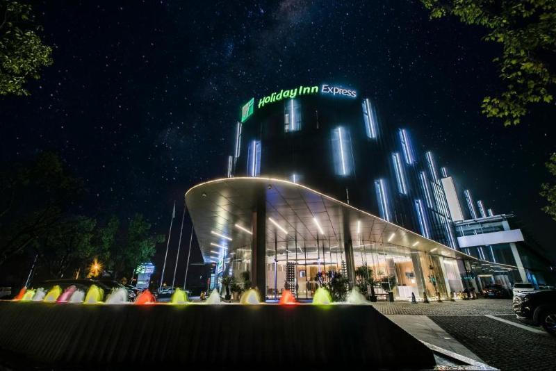 Holiday Inn Express Shanghai Songjiang Fangta