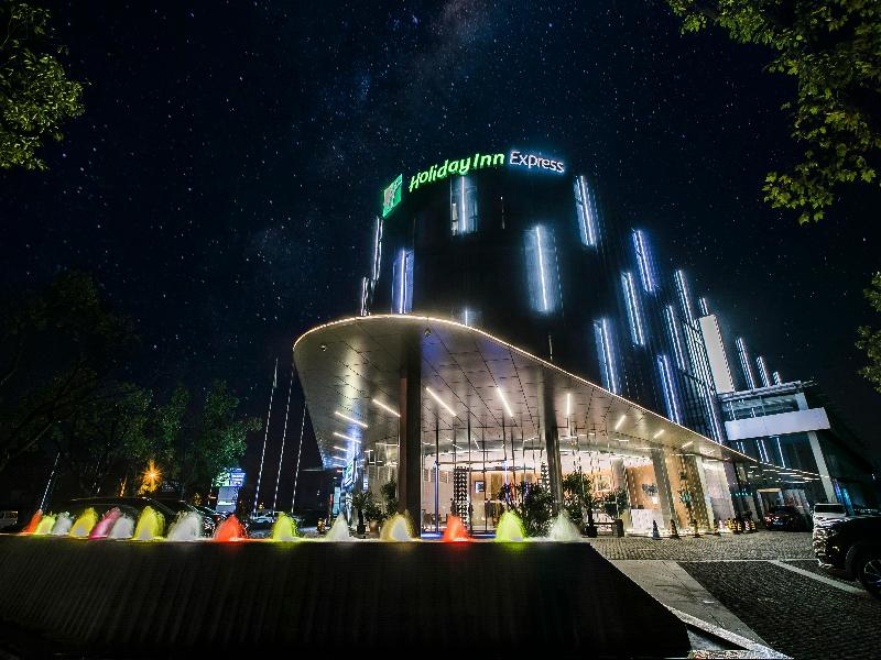 Holiday Inn Express Shanghai Songjiang Fangta image