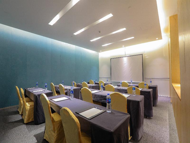 Holiday Inn Express Shanghai Songjiang Fangta image