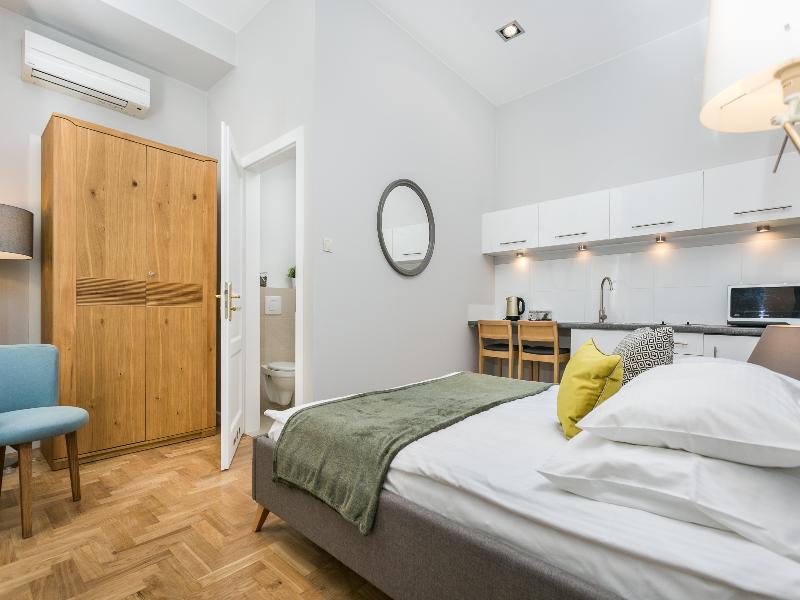 Venetian House Market Square Aparthotel image