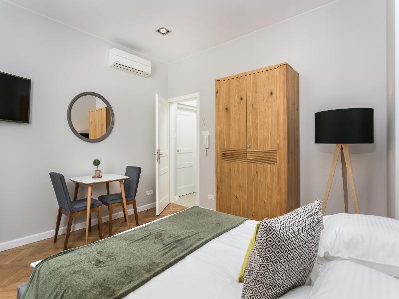 Venetian House Market Square Aparthotel image