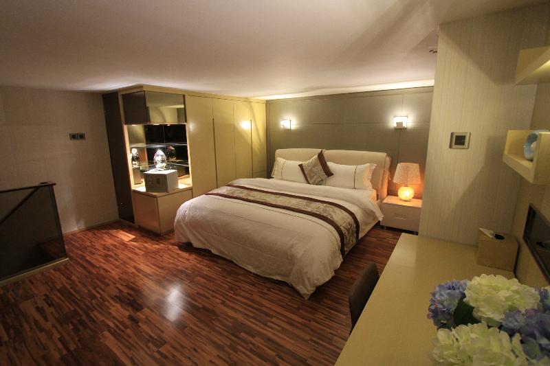 Checkinn international apartment(Poly Plaza)