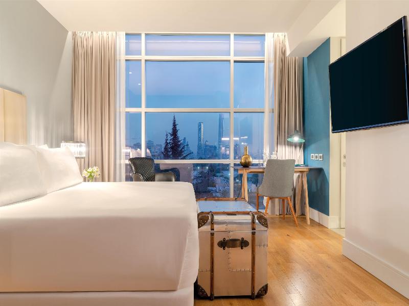 NH Collection Santiago Casacostanera image