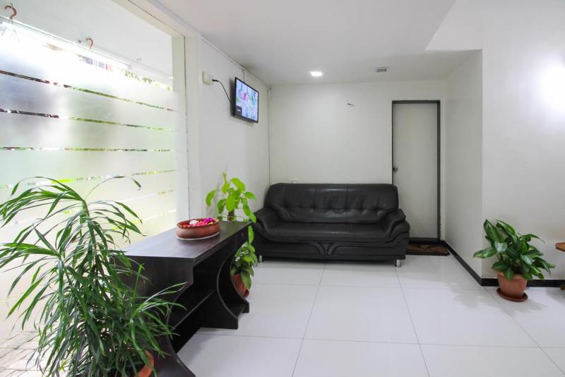 Fabhotel Brooks Manor Chandan Nagar