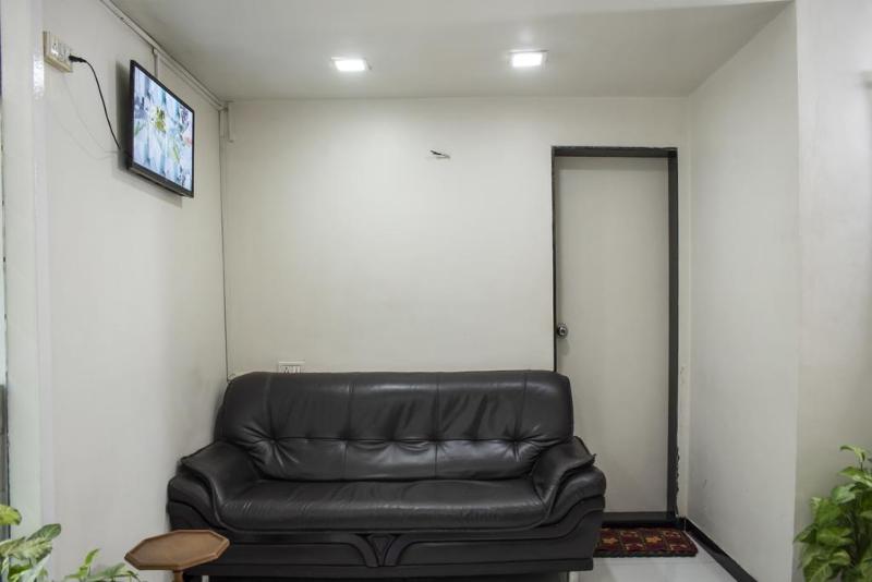 Fabhotel Brooks Manor Chandan Nagar
