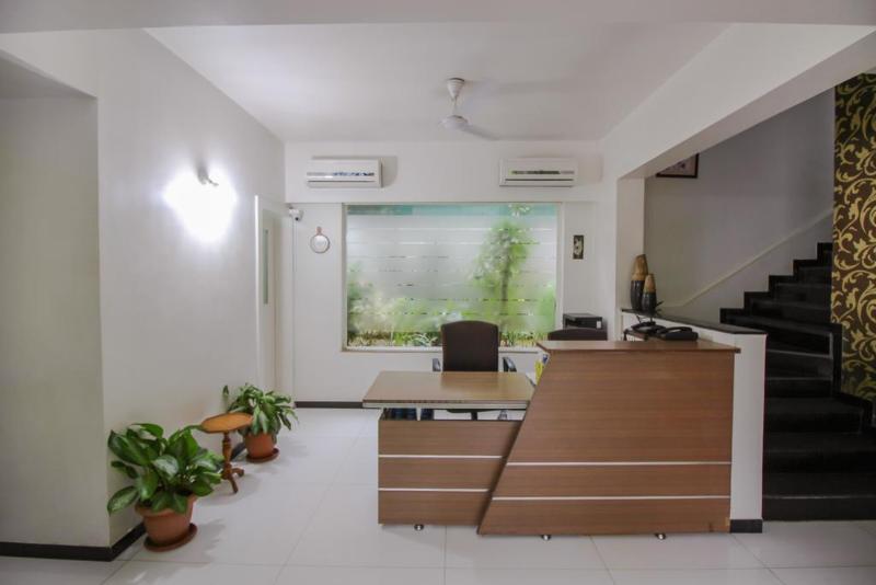 Fabhotel Brooks Manor Chandan Nagar