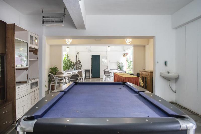 Fabhotel Brooks Manor Chandan Nagar