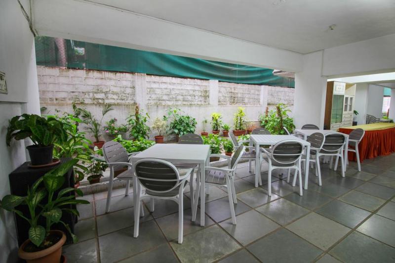 Fabhotel Brooks Manor Chandan Nagar