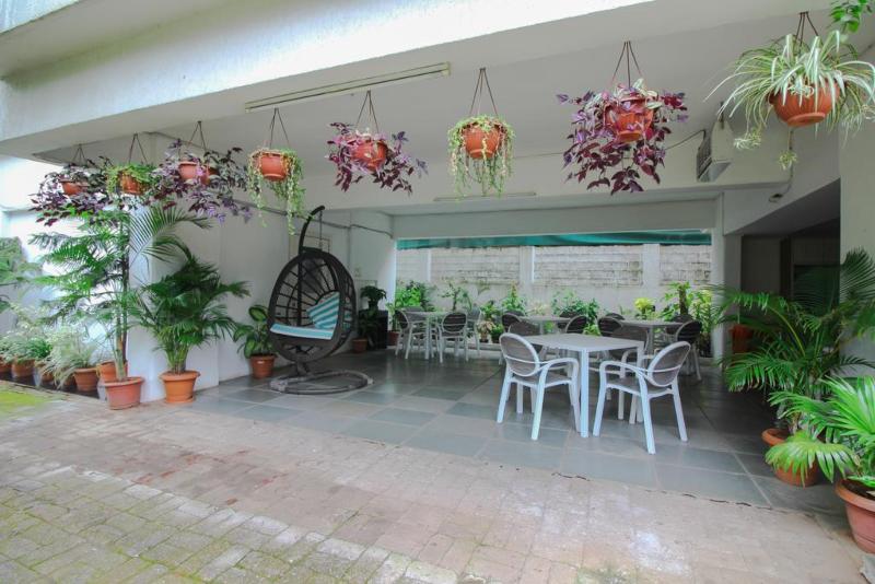 Fabhotel Brooks Manor Chandan Nagar