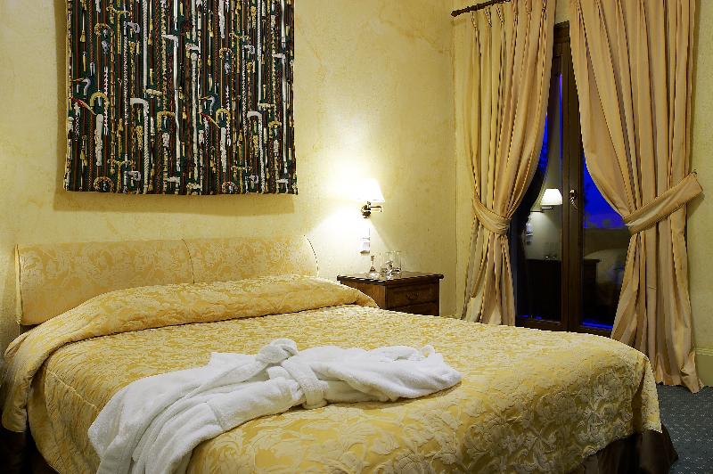 Country Club Hotel & Suites 2 *