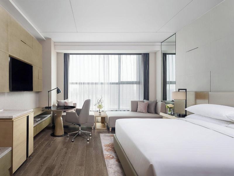 Shanghai Marriott Hotel Kangqiao image