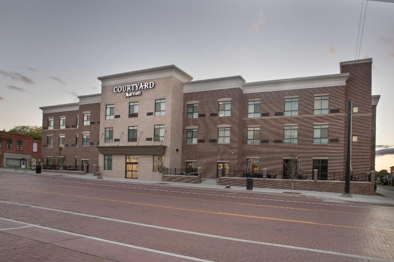 Courtyard By Marriott Albion