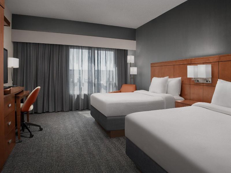 DOUBLE TWO QUEEN BEDS