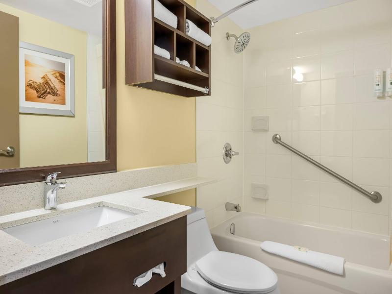 Quality Inn & Suites Bathurst Area image
