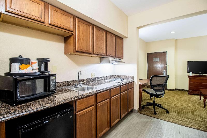 Quality Inn & Suites Robstown image