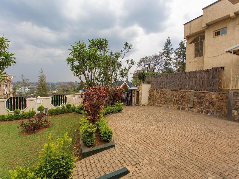 Iris Guesthouse image