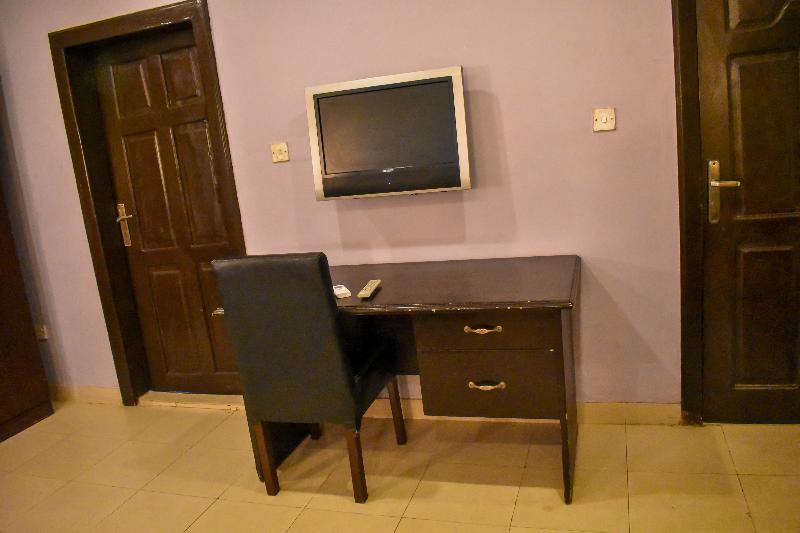 SUITE KING SIZE BED