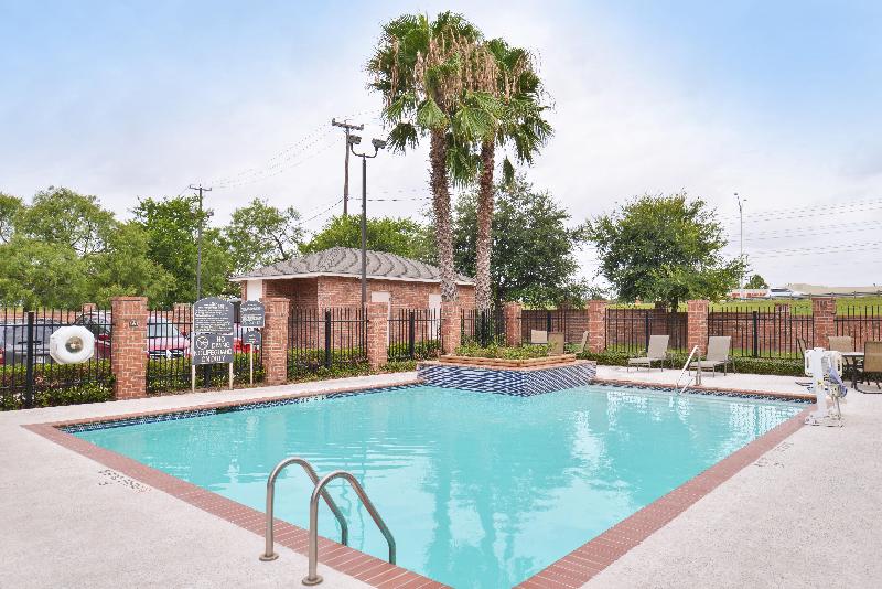 Holiday Inn Express Hotel & Suites San Antonio - Image 5