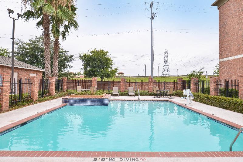 Holiday Inn Express Hotel & Suites San Antonio - Image 6