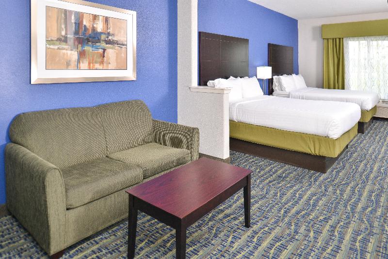 Holiday Inn Express Hotel & Suites San Antonio - Image 3