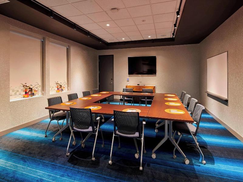 Aloft Cleveland Airport image