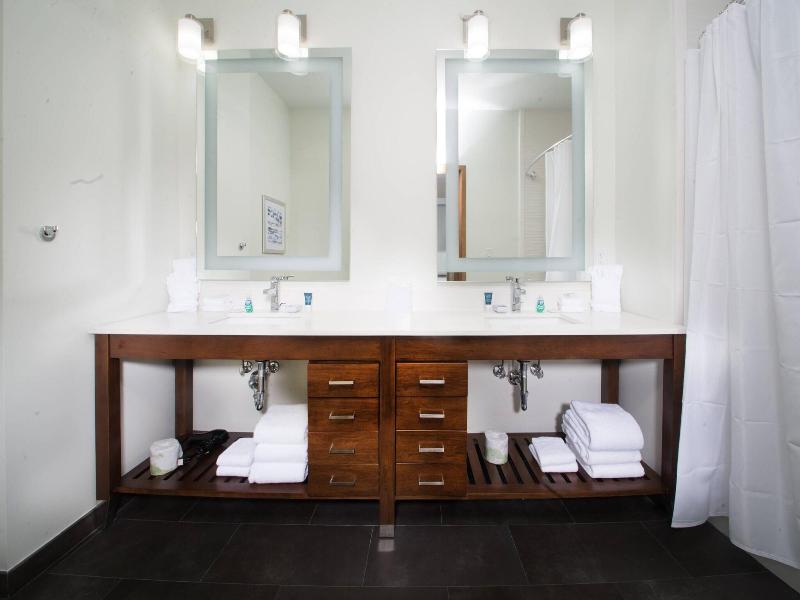 Four Points By Sheraton Houston Intercon Airport image