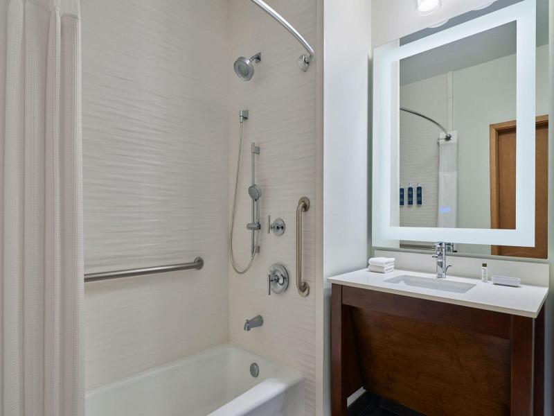 Four Points By Sheraton Houston Intercon Airport image