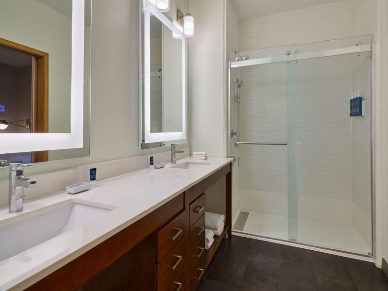 Four Points By Sheraton Houston Intercon Airport image