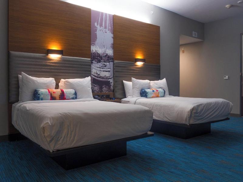 QUADRUPLE TWO QUEEN BEDS