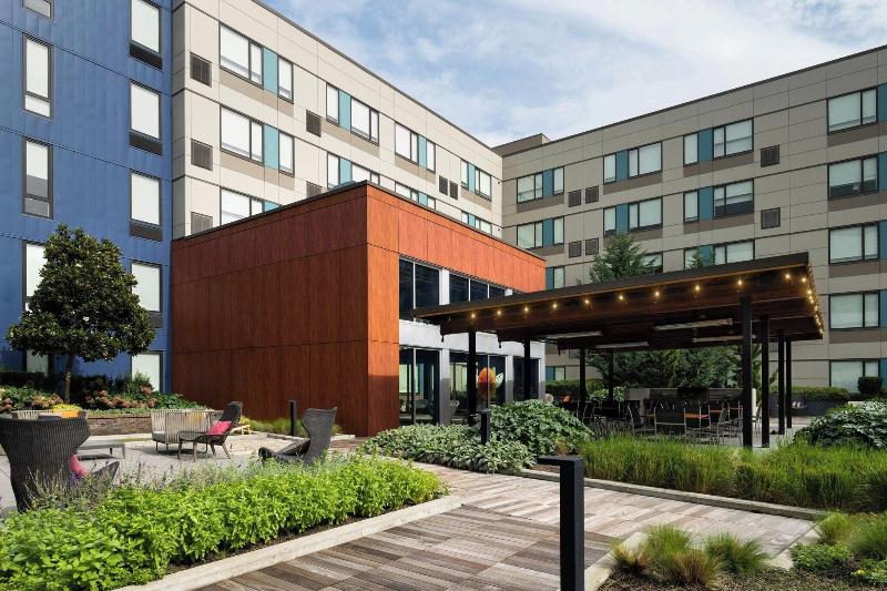 Aloft Seattle Redmond image