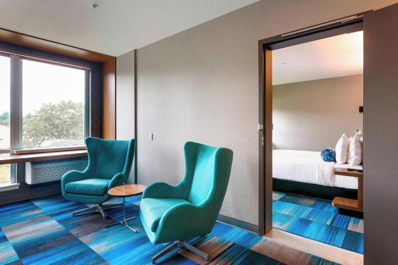 Aloft Seattle Redmond image