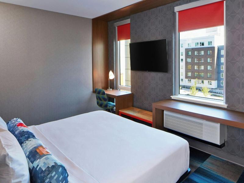 Aloft Seattle Redmond image