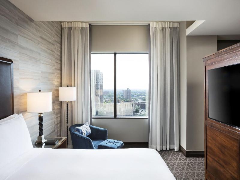 DOUBLE EXECUTIVE KING BED — photo 4