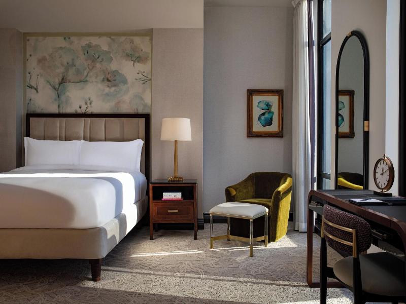 DOUBLE EXECUTIVE KING BED — photo 8