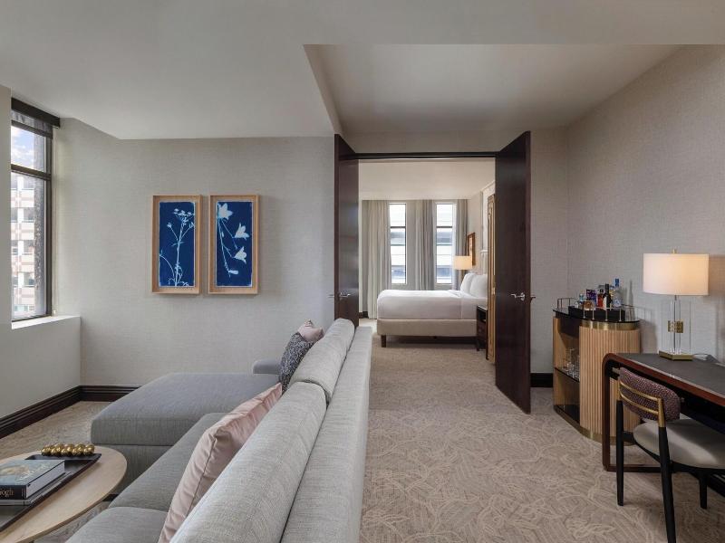 SUITE DELUXE KING BED — photo 7