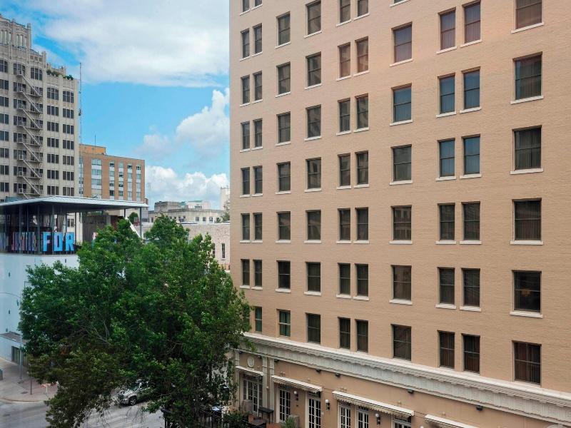 Aloft Austin Downtown image