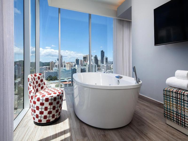 W Panamá image