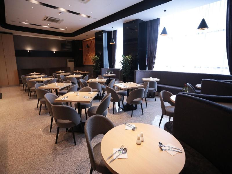 Imperial Riverbank Hotel image