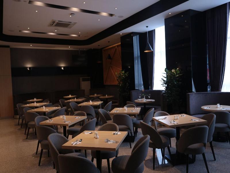 Imperial Riverbank Hotel image