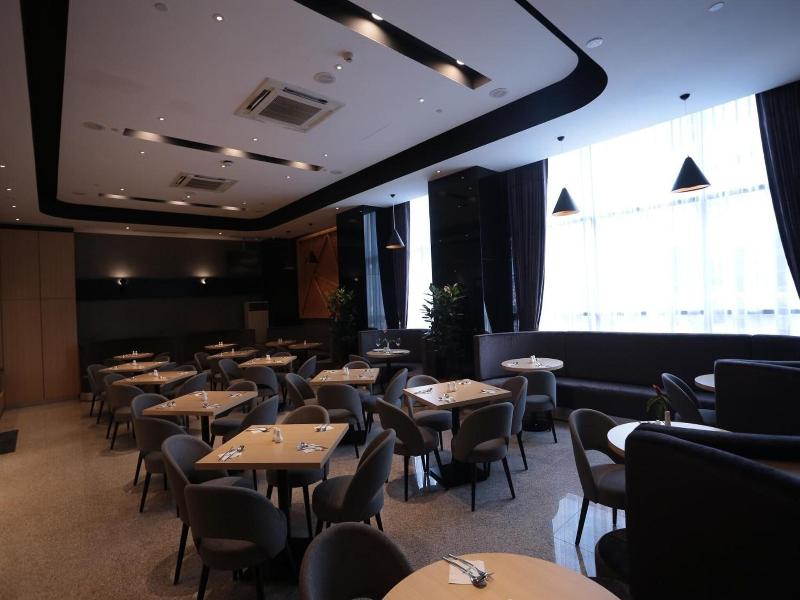 Imperial Riverbank Hotel image
