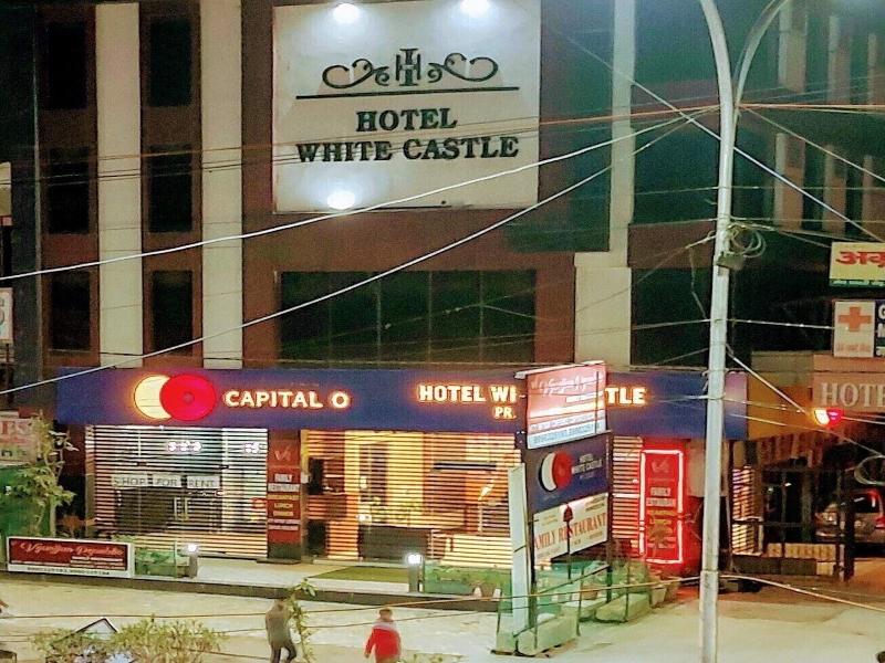 Fabhotel White Castle Sez image